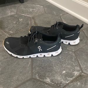Size 8, lightly used, On Cloud shoes